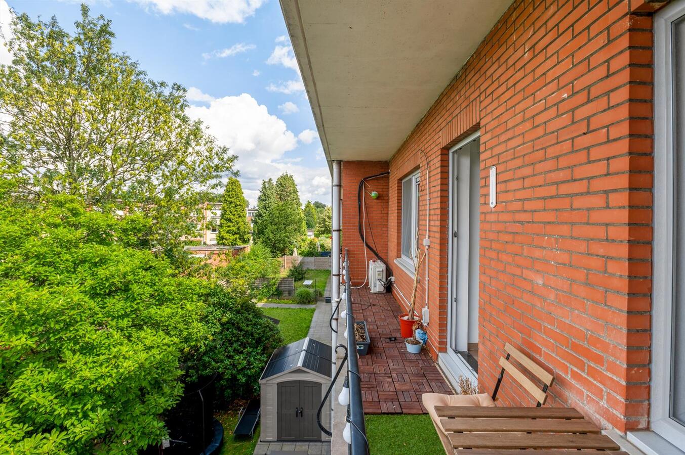 Gerenoveerd appt. met 3 slpk en terras in de Buizegemwijk! 