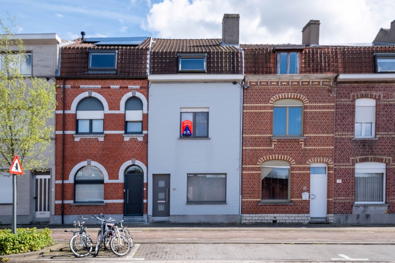 Zeer goed gelegen woning met 4 slaapkamers en tuin te Kortrijk ! 