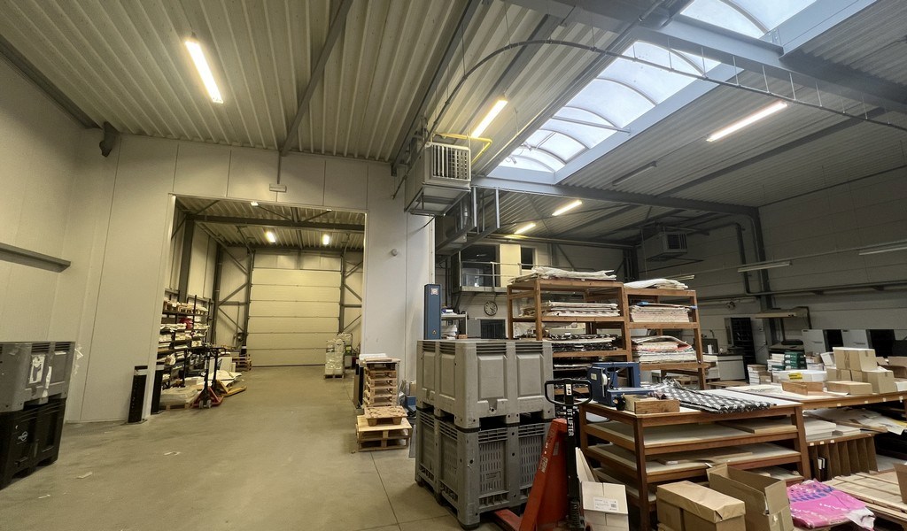 Recent stand-alone bedrijfsgebouw te koop in Beveren