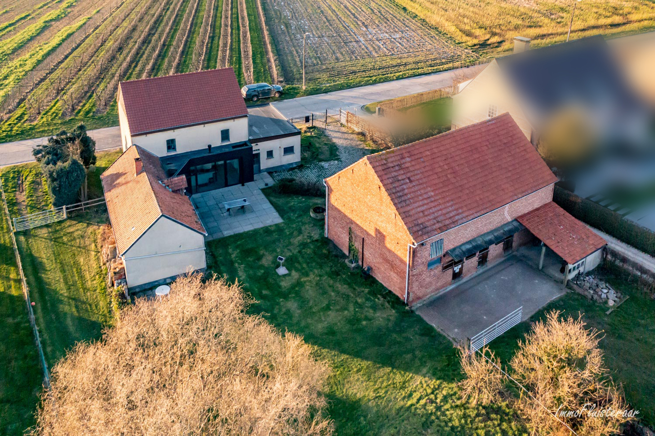 Deels gerenoveerde woning met stalgebouw en weiland op ca. 1,8ha te Kortenaken (Vlaams-Brabant) 