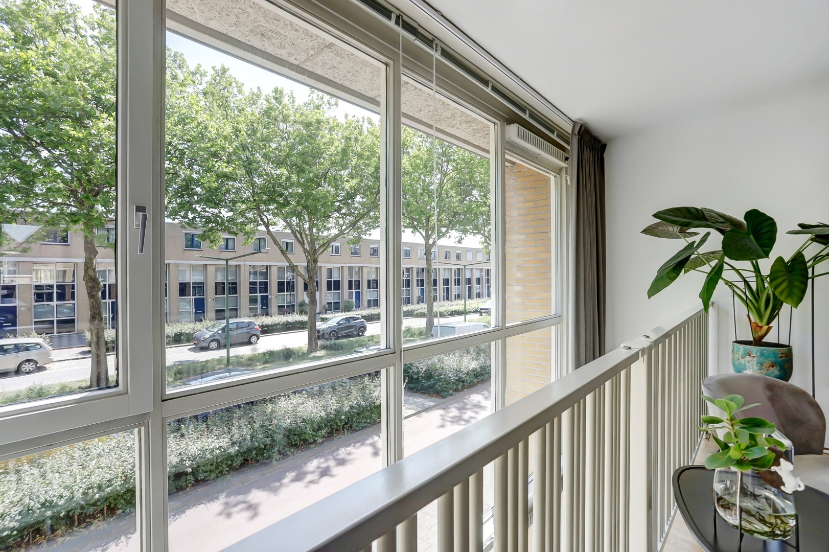 Licht, ruimte en luxe onder &#233;&#233;n dak – ideaal gezinshuis met 3 slaapkamers, moderne keuken, balkon en zonovergoten dakterras! 