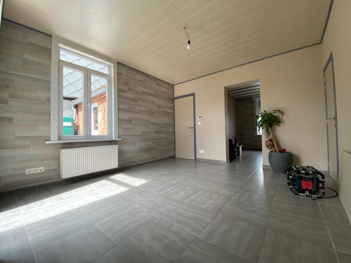 Gerenoveerde woning met garage en tuin te Koekelare 