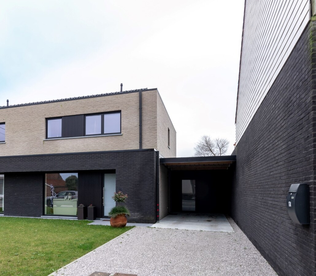 Nieuwbouwwoning met 3 slaapkamers en carport te Vladslo 