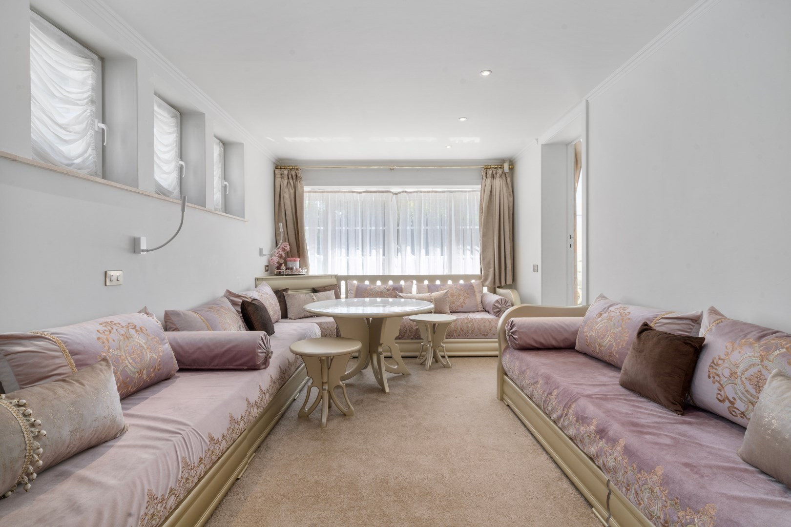 Stijlvolle villa met 5 slaapkamers op mooi perceel van 1325m&#178; 