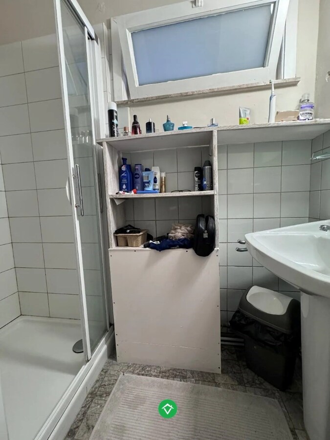 Opbrengsteigendom te koop met ruime garages in Oostende 