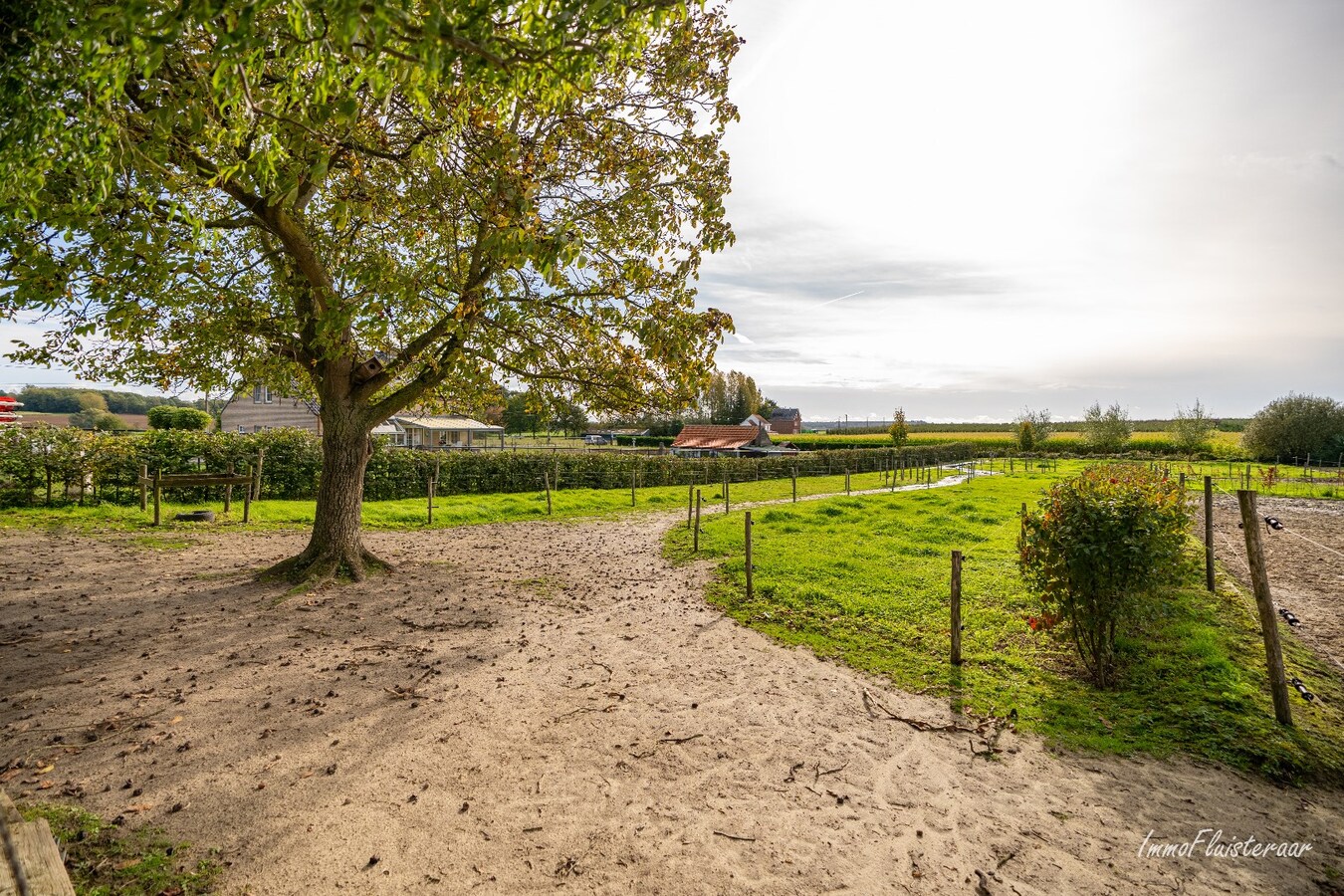 Charmante instapklare woning met paardenfaciliteiten op ca. 75a te Waanrode. 