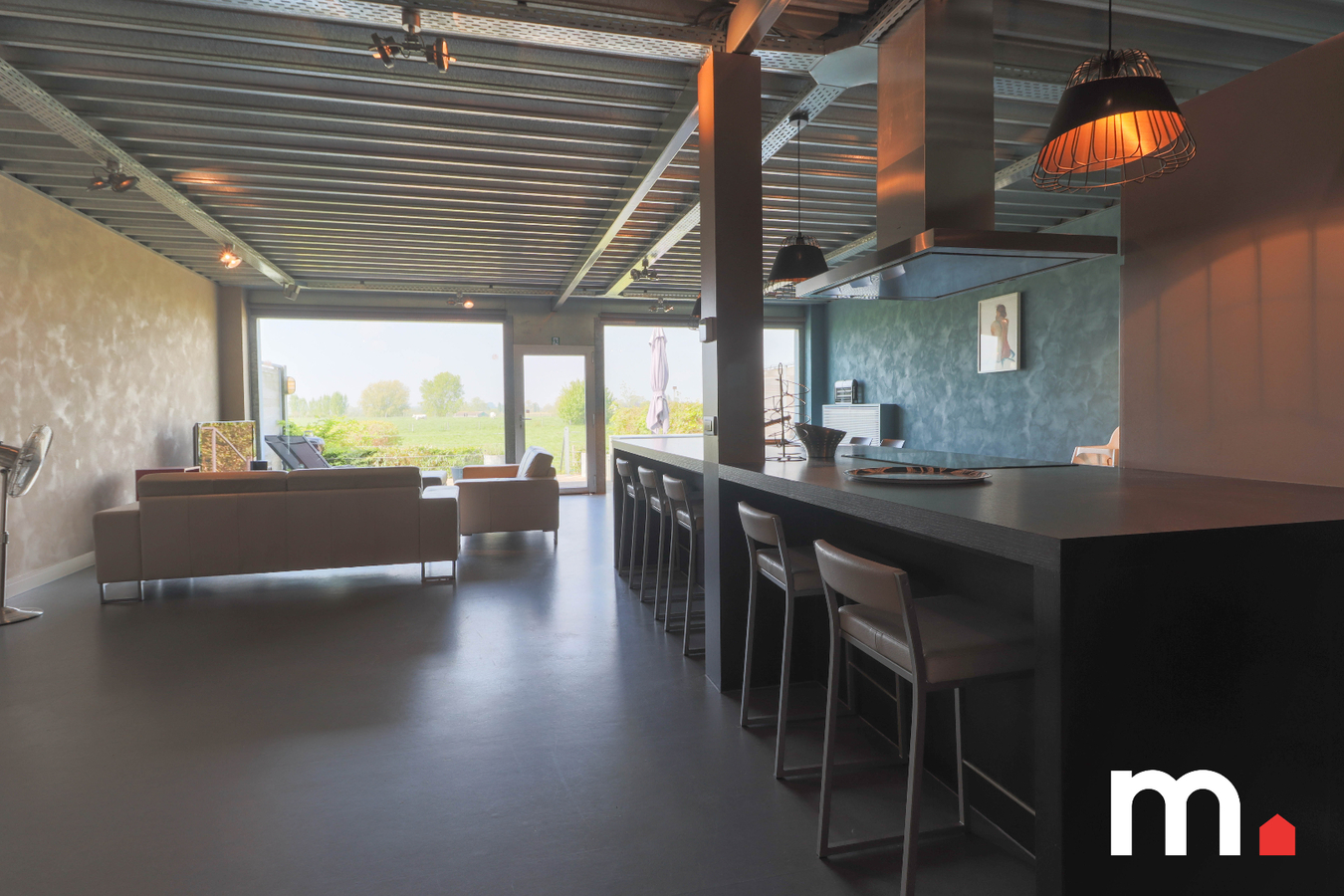 Prachtige ruime woning in industri&#235;le stijl met fenomenaal verzicht in het landelijke Roesbrugge ! 