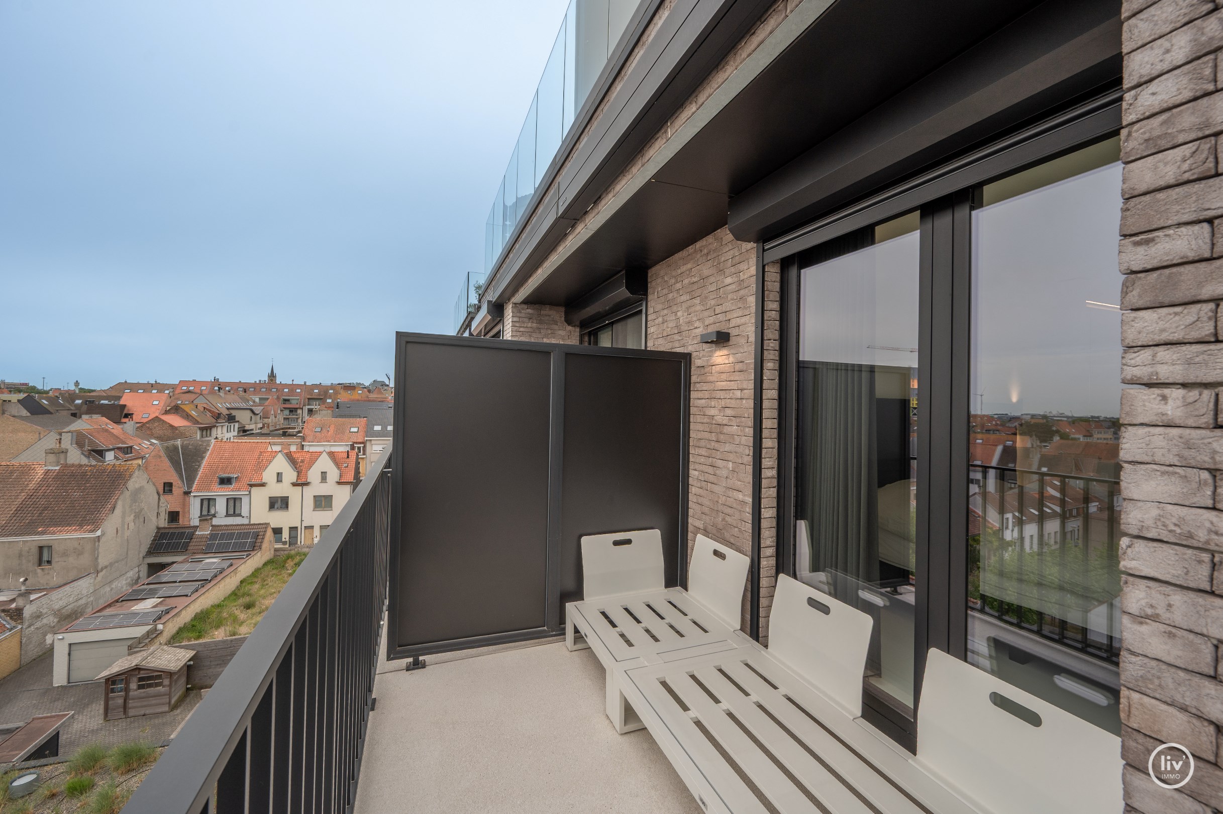 Dit prachtige appartement met panoramisch uitzicht is gelegen in Heist-aan-Zee en is gebouwd in het jaar 2020 op wandelafstand van de Zeedijk-Albertstrand (SALT-project) . 