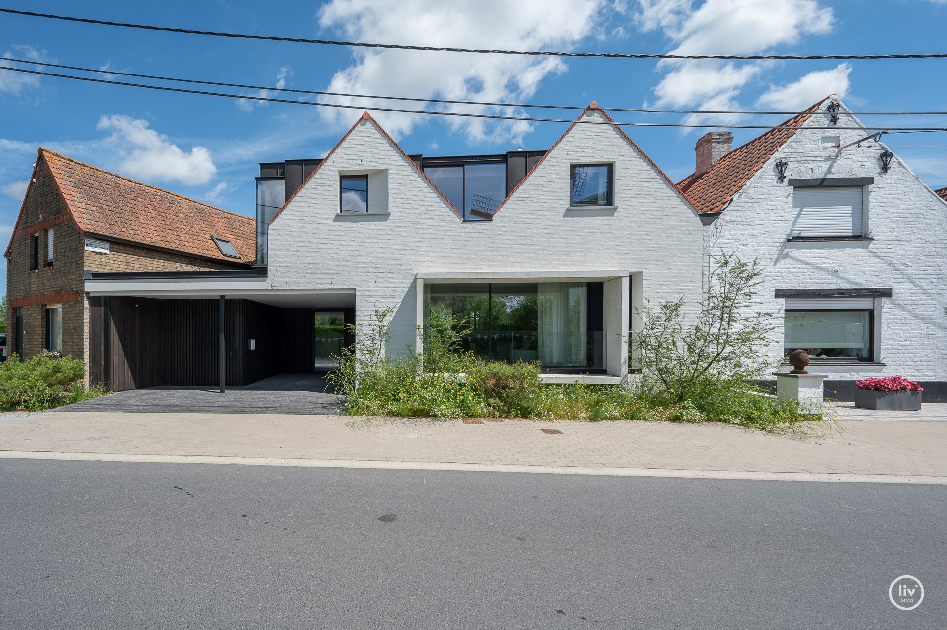 Uitzonderlijke en exclusieve nieuwbouwwoning gelegen op een idyllische ligging met een ongeziene afwerkingsgraad. 