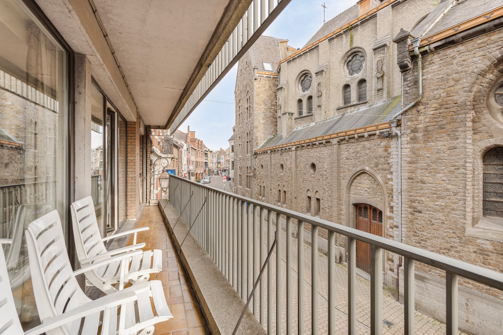 Ruim appartement met 3 slaapkamers en terras te Halle-centrum 