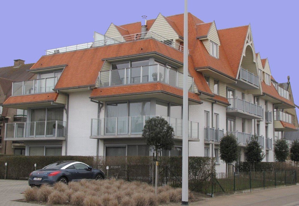 Comfortabel, recent appartement met terras nabij de Zeedijk, aan tramhalte gelegen 