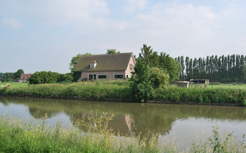 Villa op ca. 1,3ha aan de Leie te Petegem-aan-de-Leie 