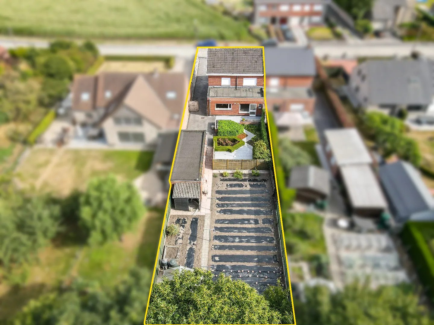 Ruime halfopen woning met een grondoppervlakte van 673 m²