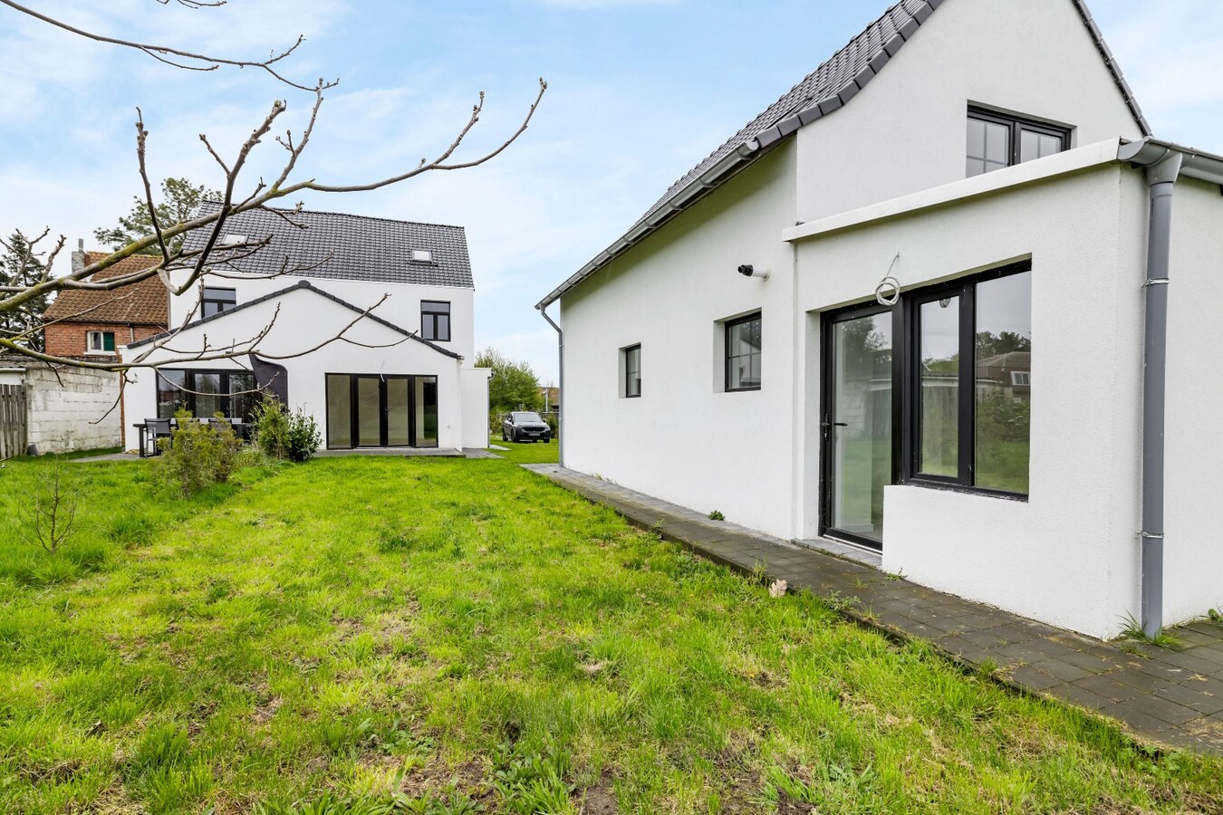 Luxueus gerenoveerde (2025) woning bijgebouw &amp; ruime tuin in Zwijndrecht 