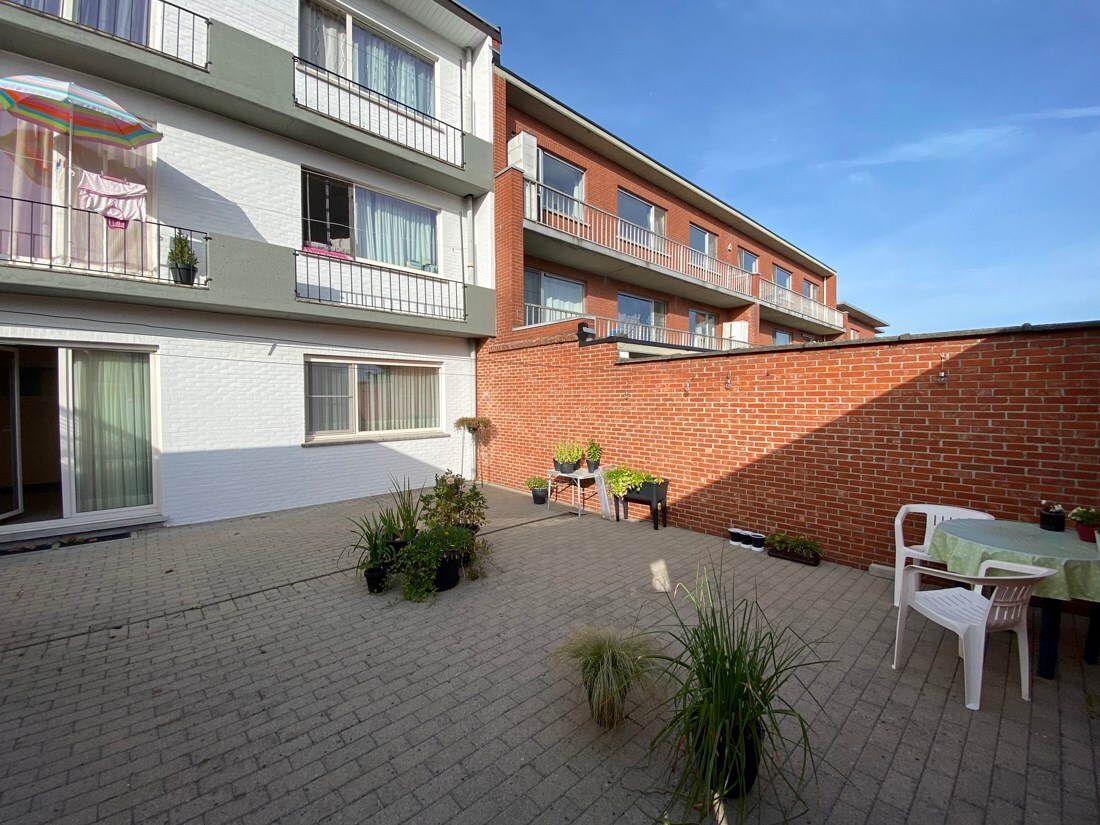 Instapklaar en gezellig gelijkvloers appartement met terras in het hart van Beringen 