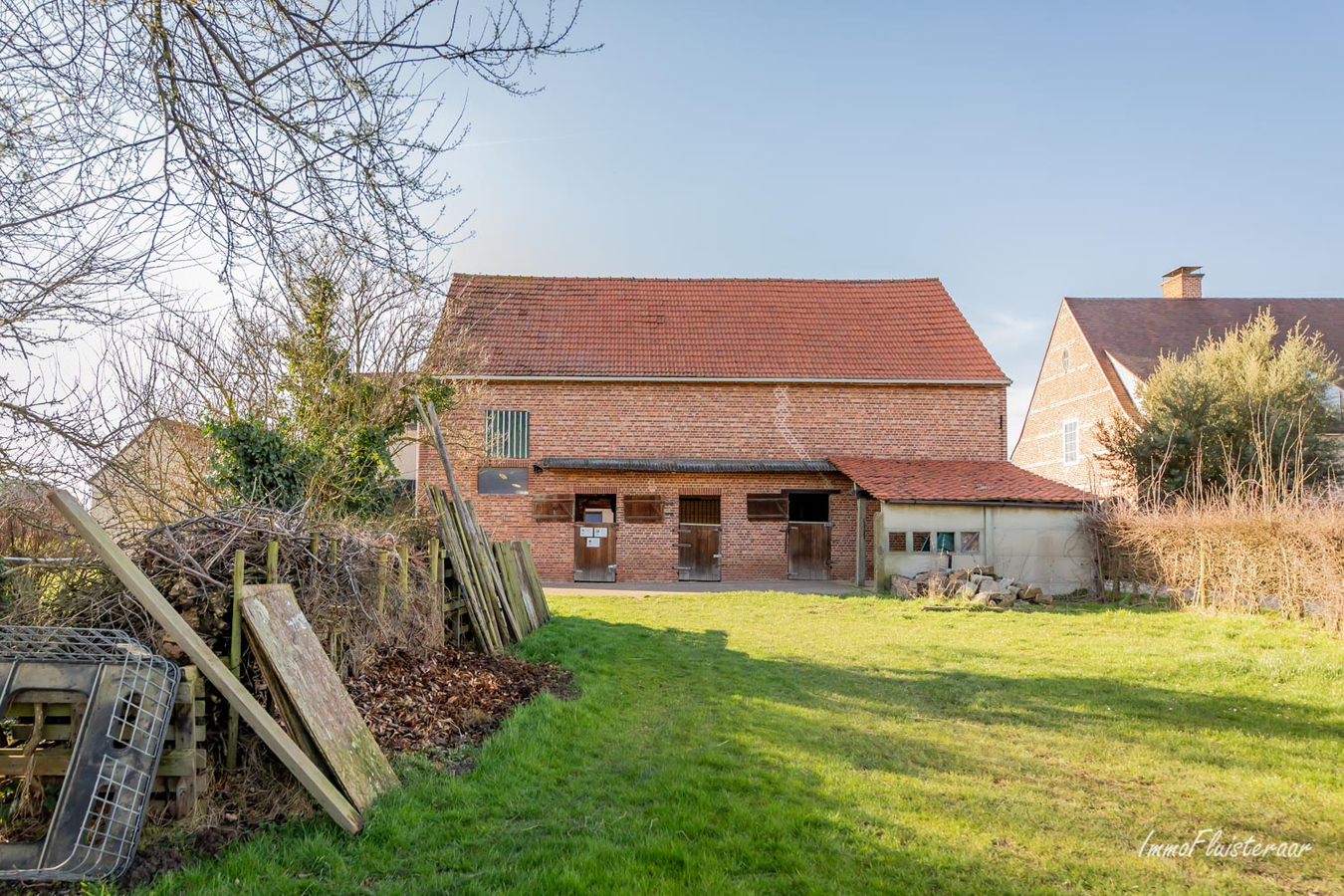 Deels gerenoveerde woning met stalgebouw en weiland op ca. 1,8ha te Kortenaken (Vlaams-Brabant) 