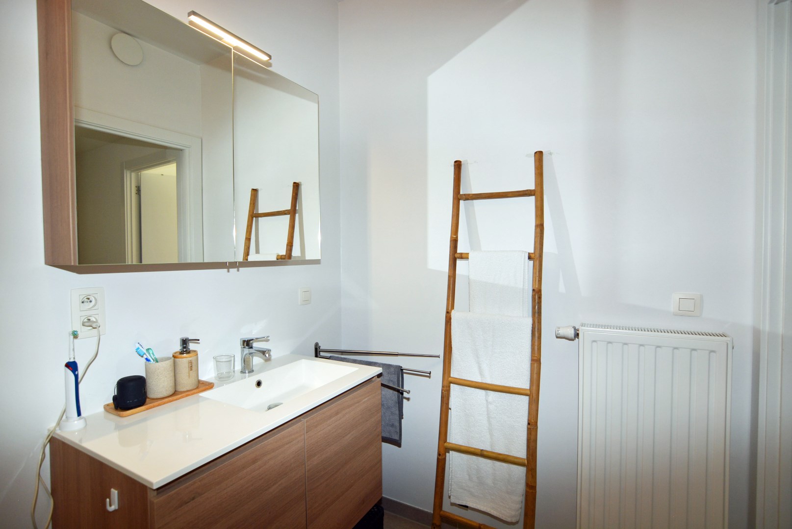 Modern energiezuinig appartement met 2 slpks, terras, autostaanplaats en kelderberging. 