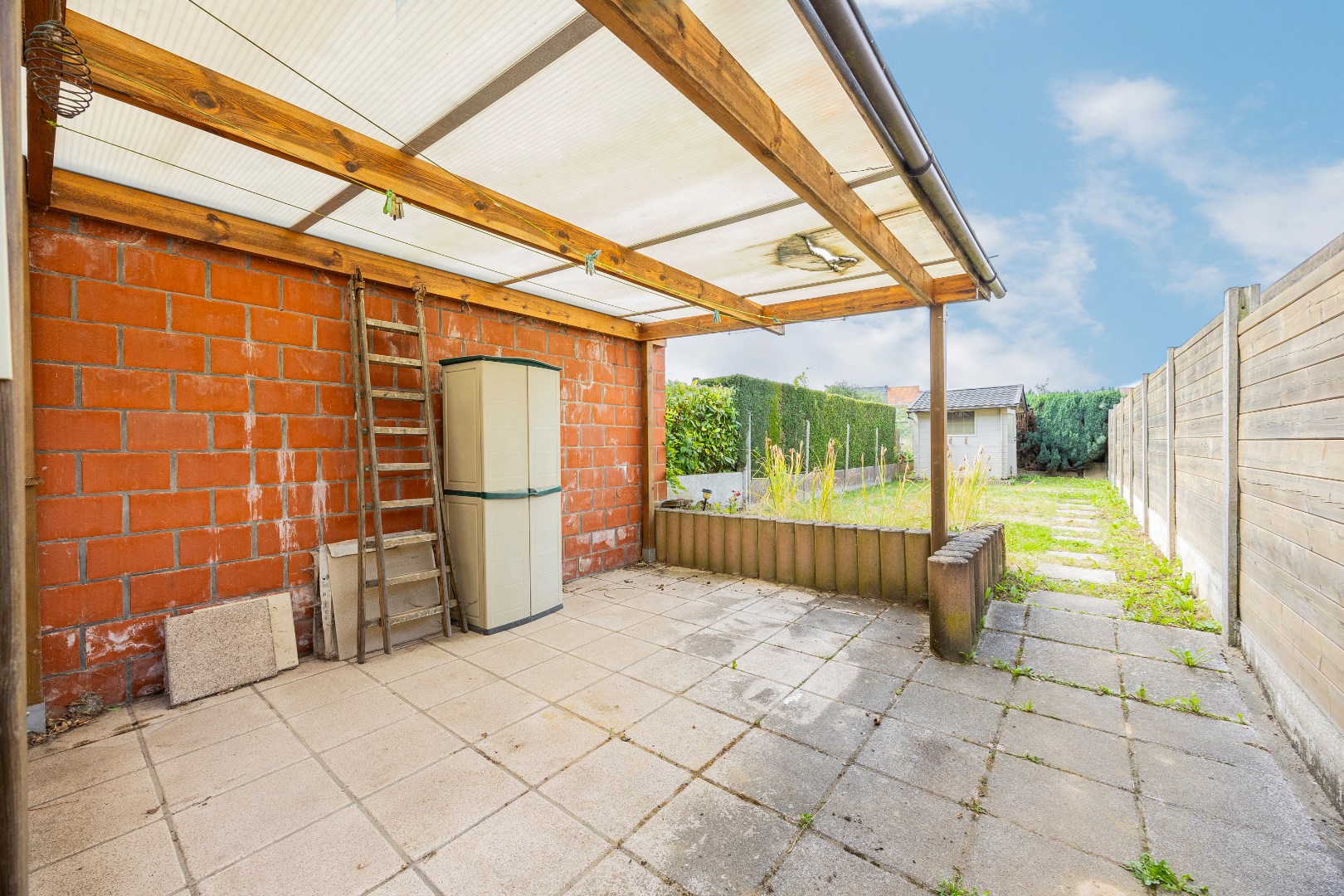 Te renoveren woning met 4 slpks en tuin te Huizingen 