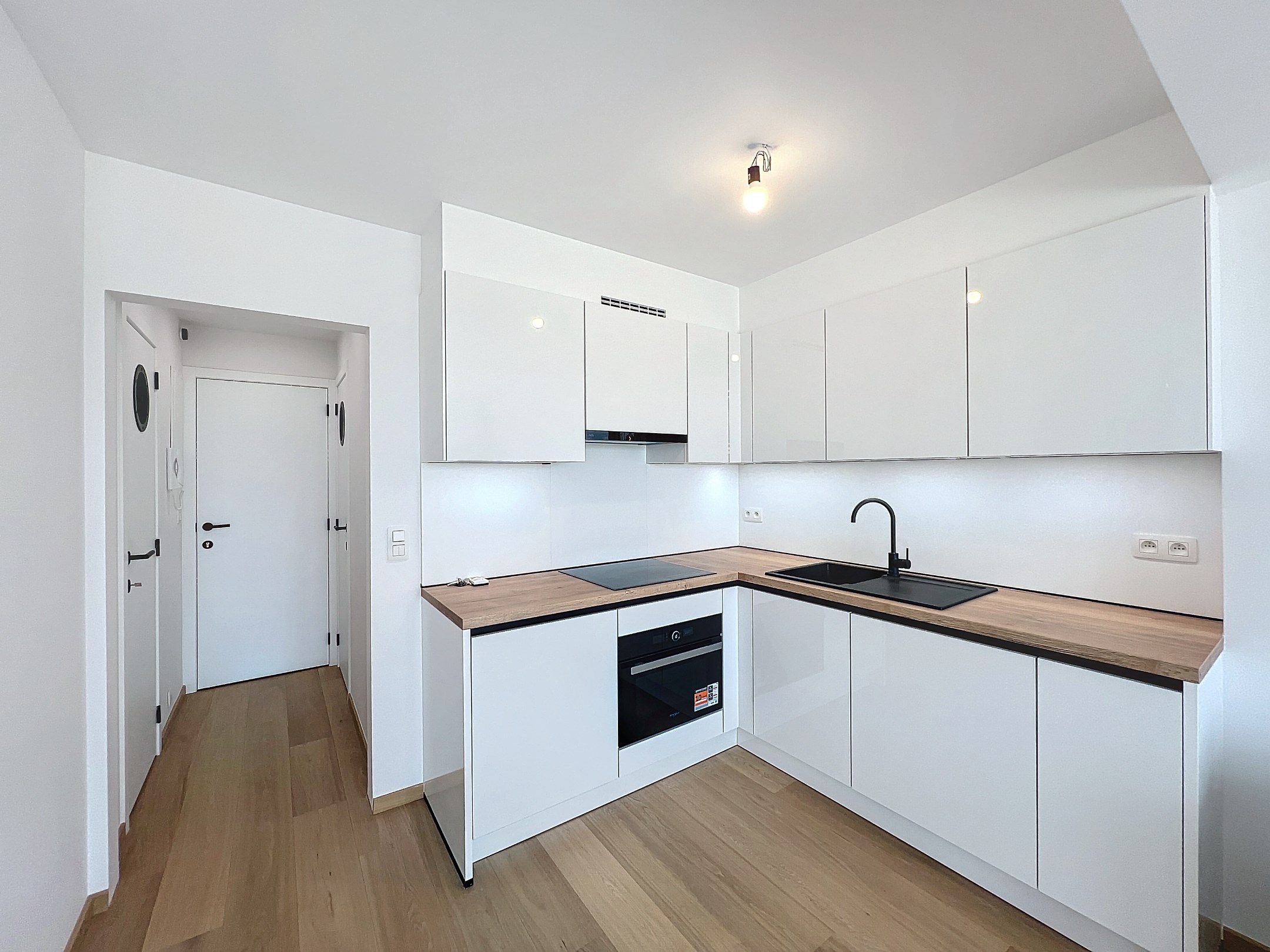 Stijlvol gerenoveerd 1-slaapkamerappartement met zeezicht op een toplocatie 