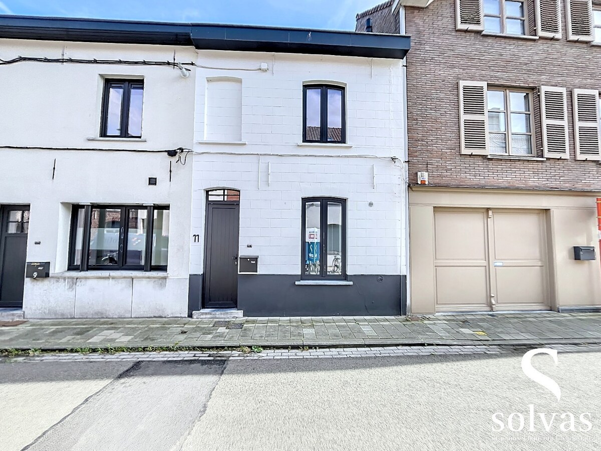 Gerenoveerde woning met 3 slaapkamers in Drongen met kwalitatieve afwerking. 