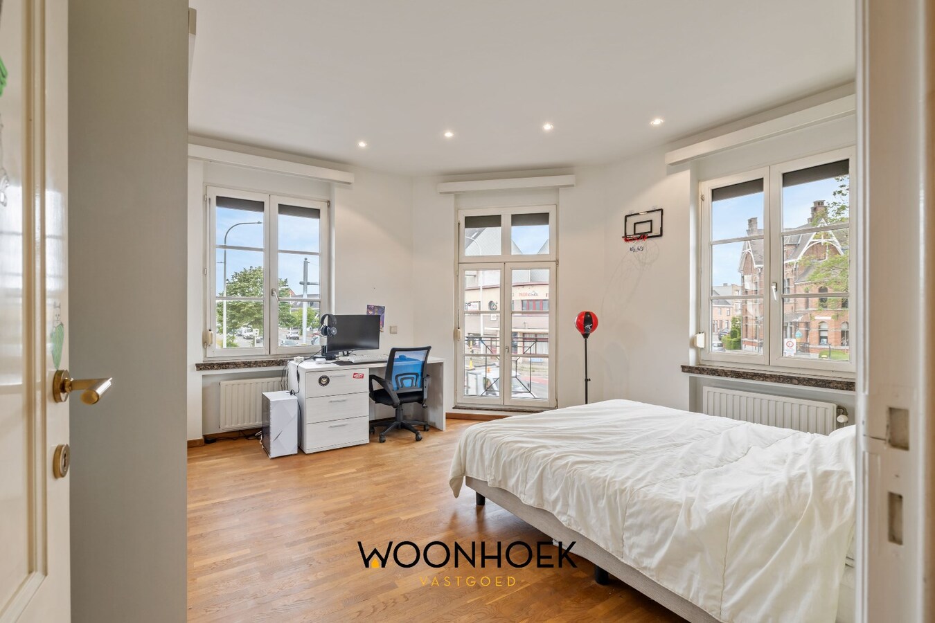 Centraal gelegen woning met handelsruimte te Lokeren 