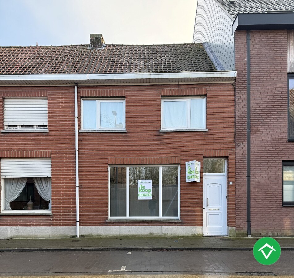 Op te frissen rijwoning met 3 slaapkamers en tuin in centrum Staden 