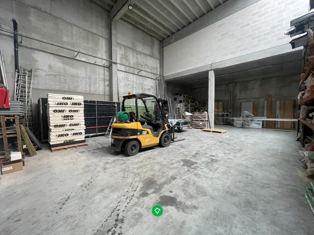 Loods/opslagplaats van 250 m&#178; te Moorslede 