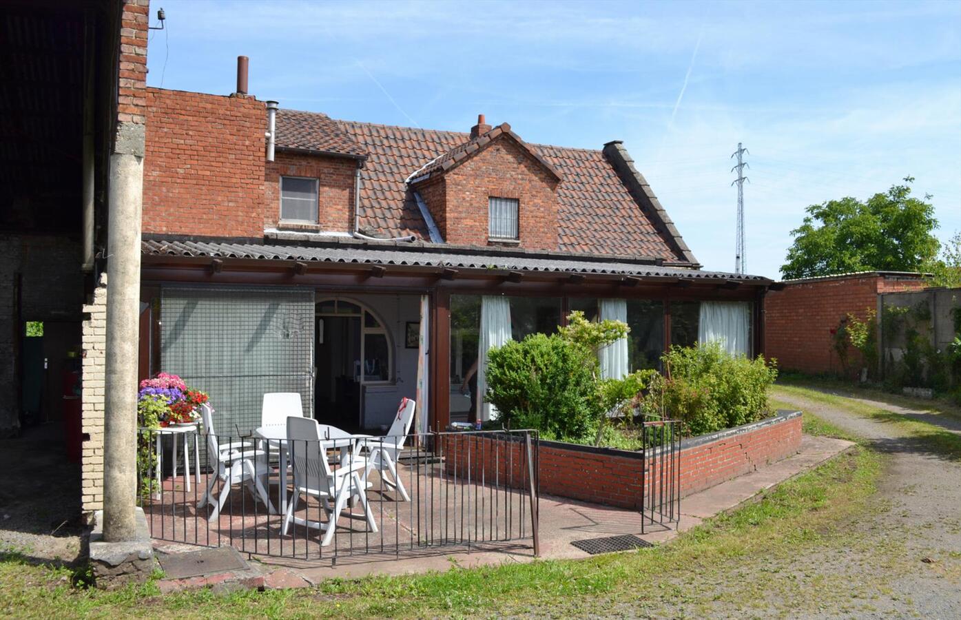 Te renoveren hoeve te Schelle op ca. 1.300M&#178; 