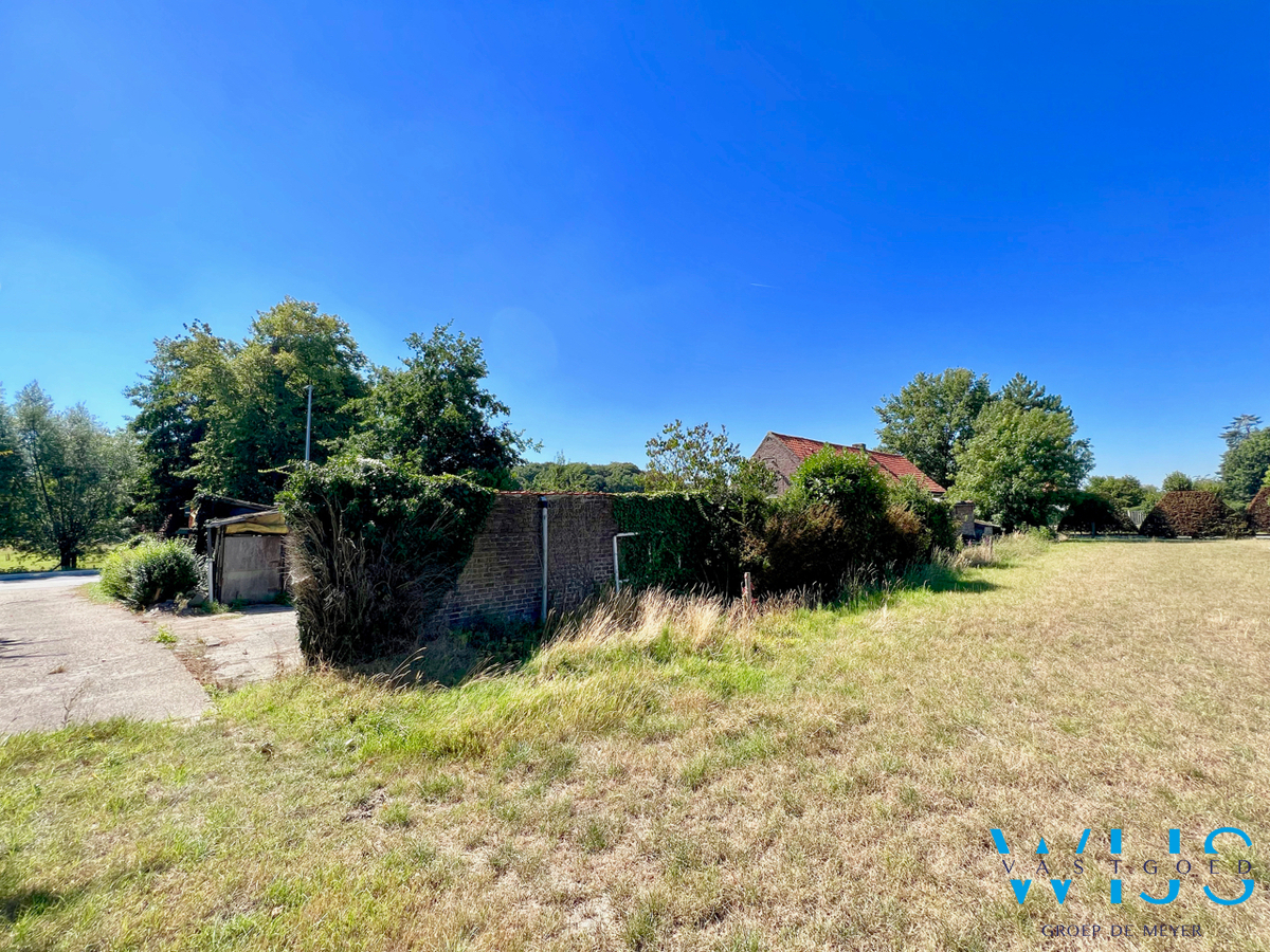 Fantastisch gelegen woonhuis op 1430m&#178; te Lievegem ! 