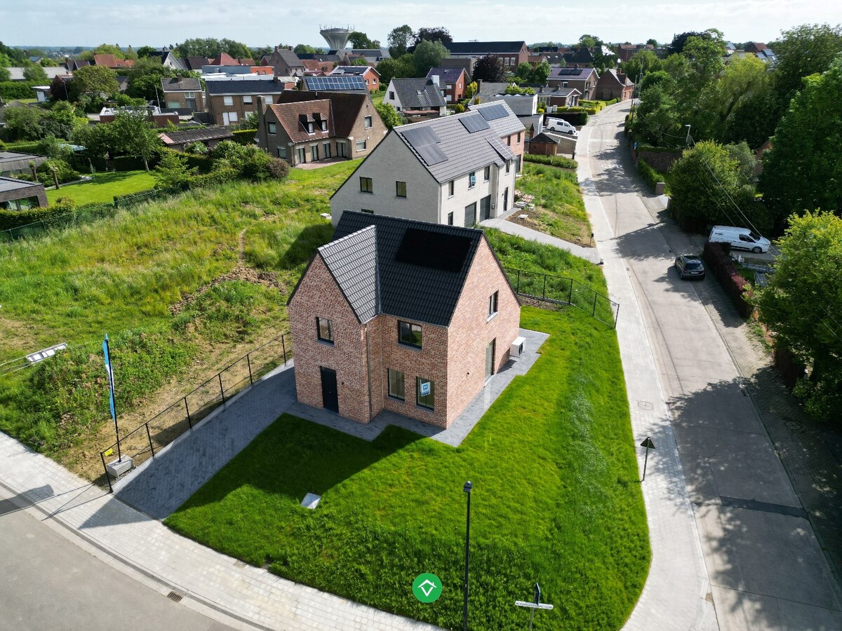Instapklare, alleenstaande nieuwbouwwoning met 3 slaapkamers en tuin in rustige woonwijk te Hooglede 