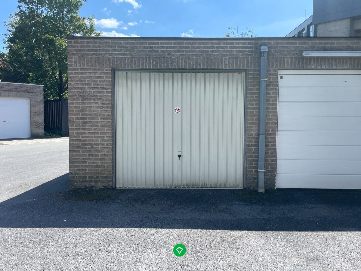 Ruim 2-slaapkamersappartement met garage in centrum Roeselare 