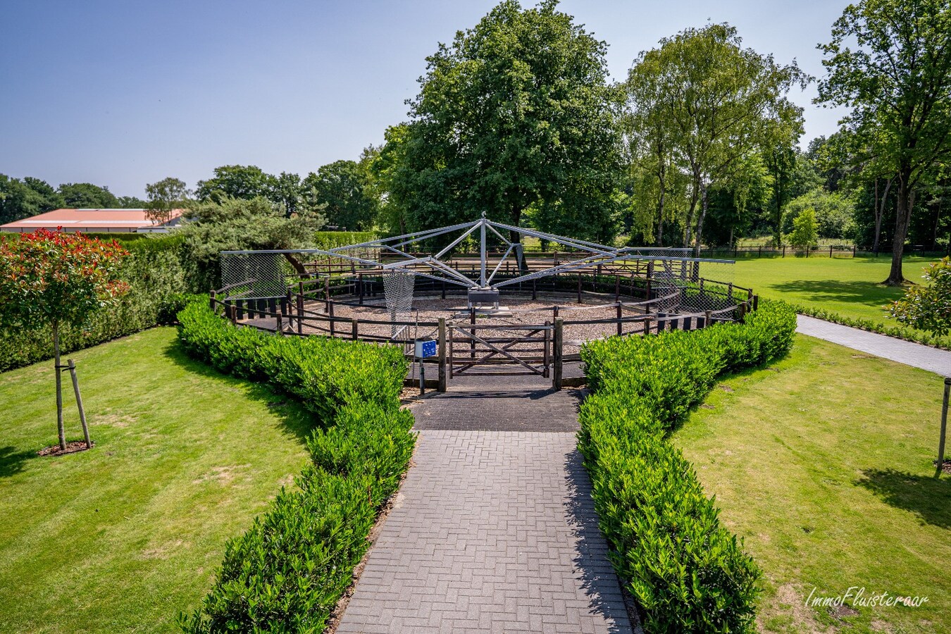 Complete horse accommodation on approximately 3.5 hectares in Helchteren 