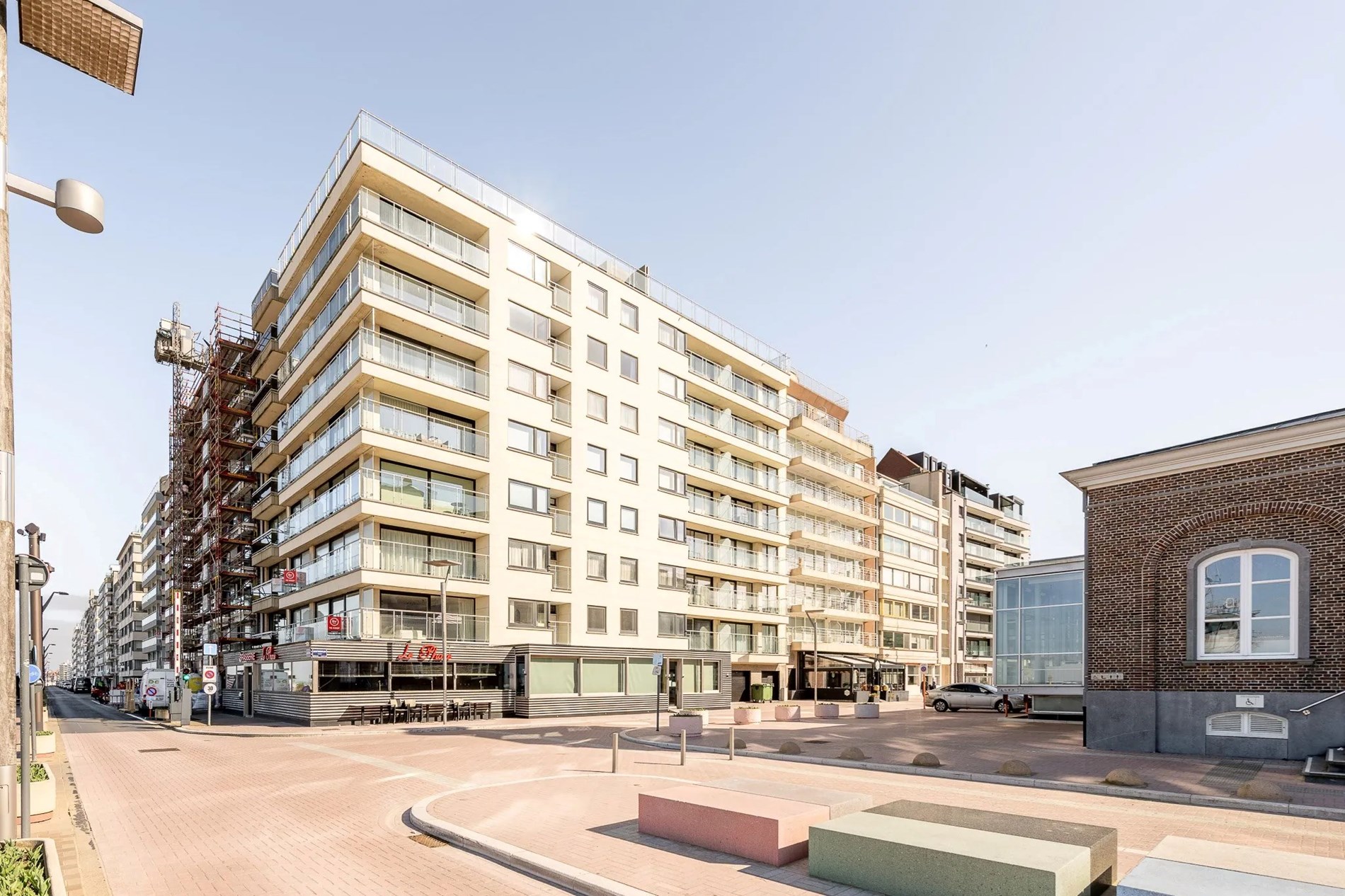 Non meubl&#233; - Appartement unique avec vue lat&#233;rale sur la mer, situ&#233; au centre de la place de la Tour de Lumi&#232;re. 