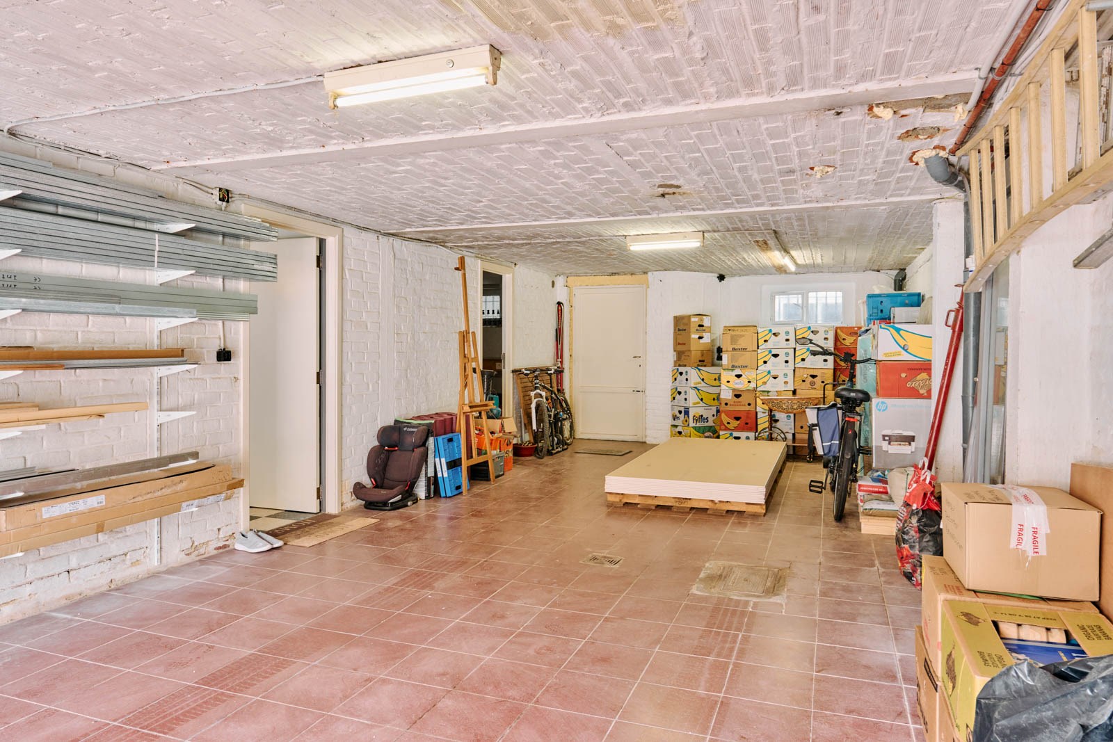 Gerenoveerde WONING, 4 kamers + grote garage 1650 BEERSEL 