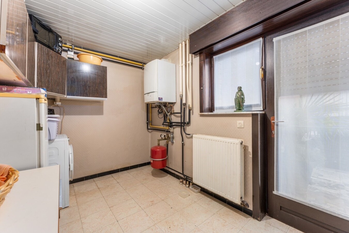 Woning met 4 slaapkamers en 2 garages te Koekelare 