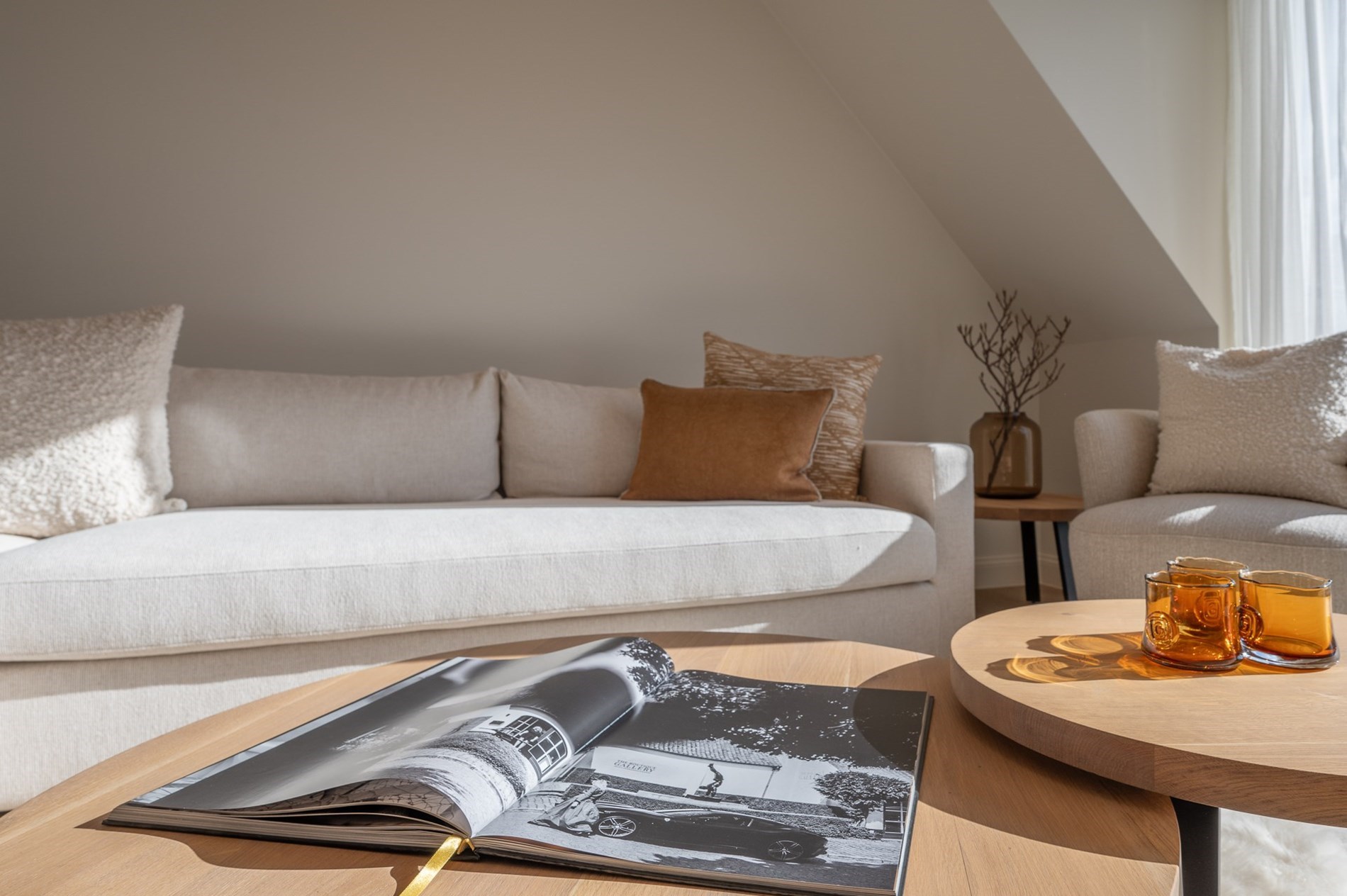 Nieuwbouw duplex appartement met prachtige zichten op de minigolf en zijdelings zeezicht gelegen vlakbij de Kustlaan te Knokke. 