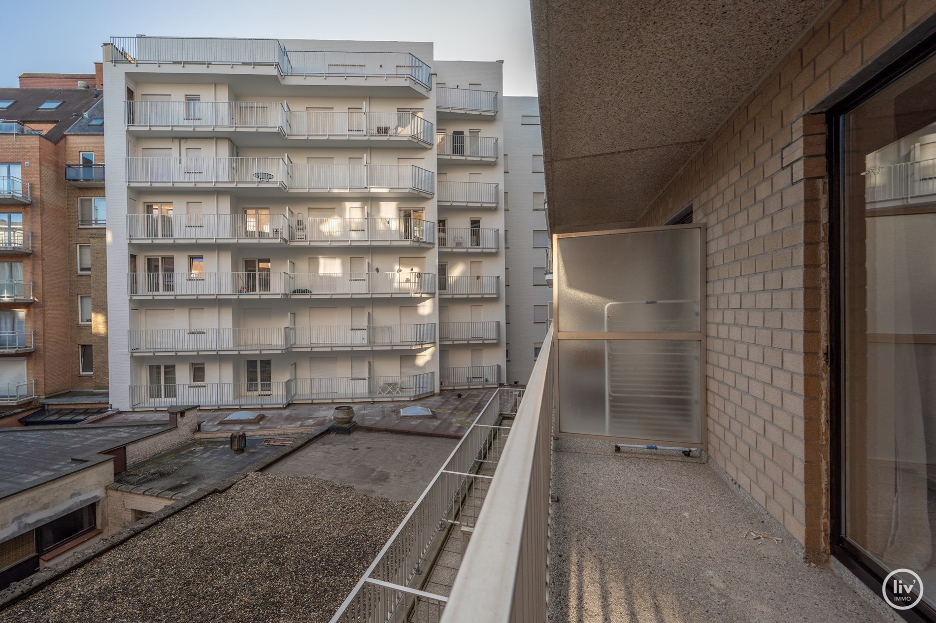 Prachtig appartement met FRONTAAL ZEEZICHT en 3 slaapkamers gelegen op de Zeedijk te Knokke. 