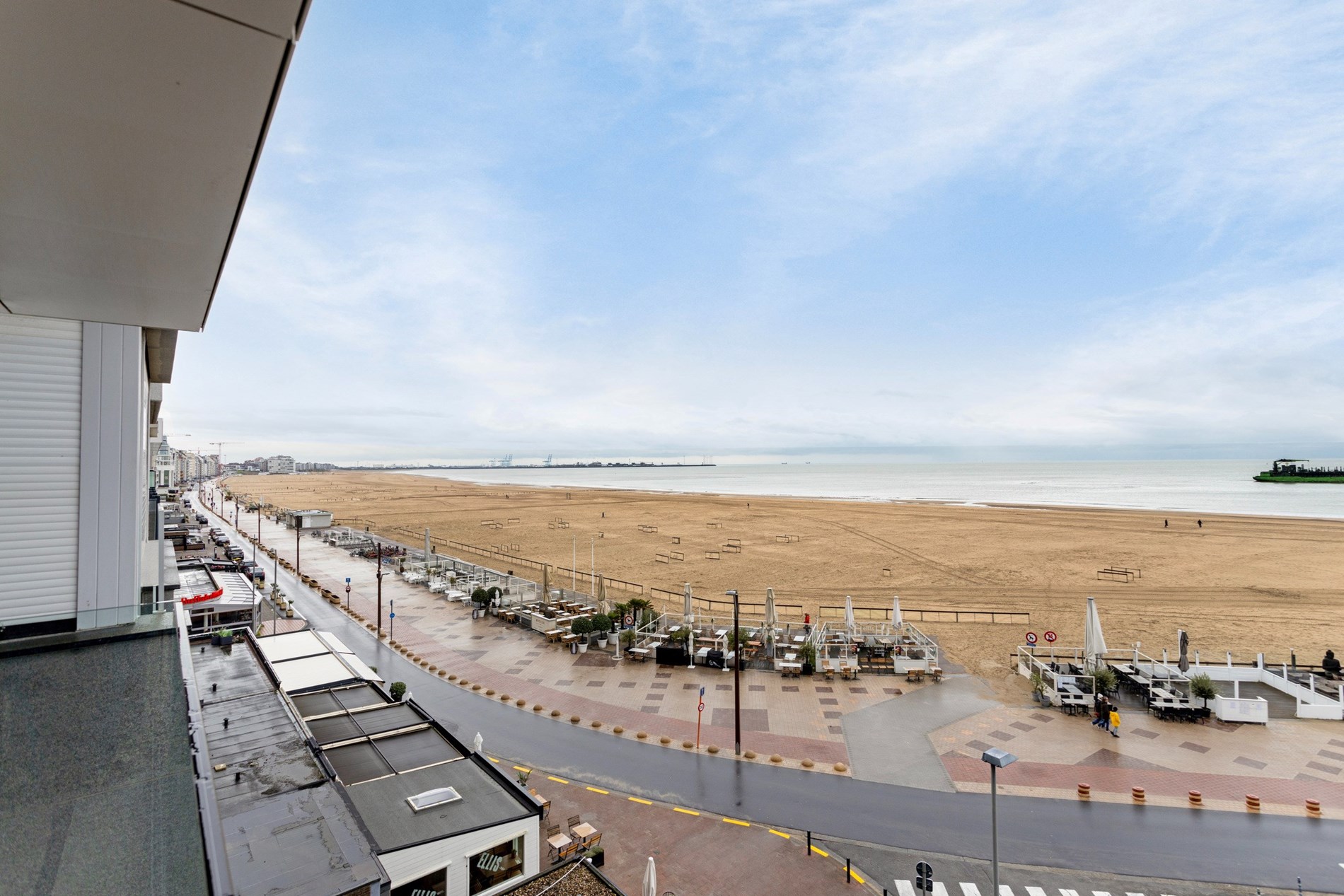 Appartement confortable d&#39;une chambre avec vue frontale sur la mer situ&#233; sur la place Rubens &#224; Knokke. 