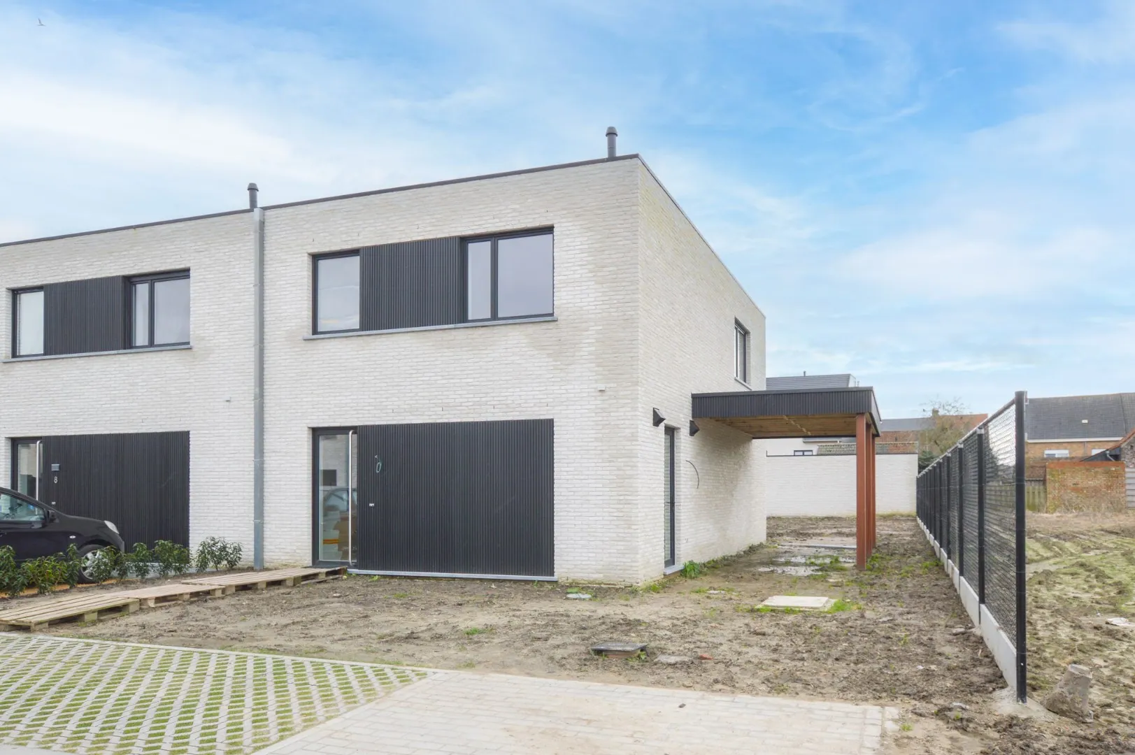 Luxueuze halfopen nieuwbouwwoning met 3 slpks en tuin