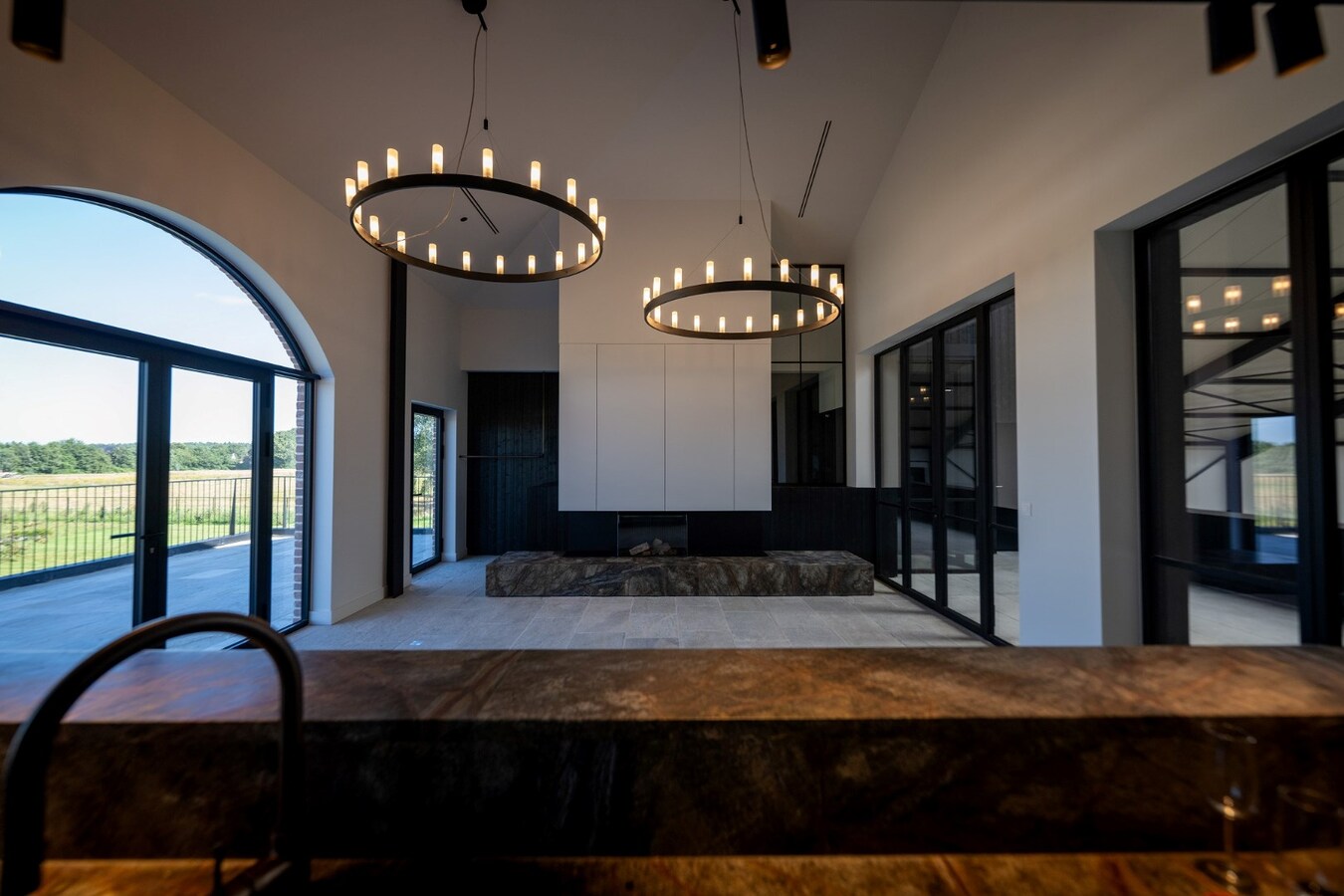 Exclusieve professionele hippische accommodatie (nieuwbouw) met villa op ca. 9 ha te Neerpelt 