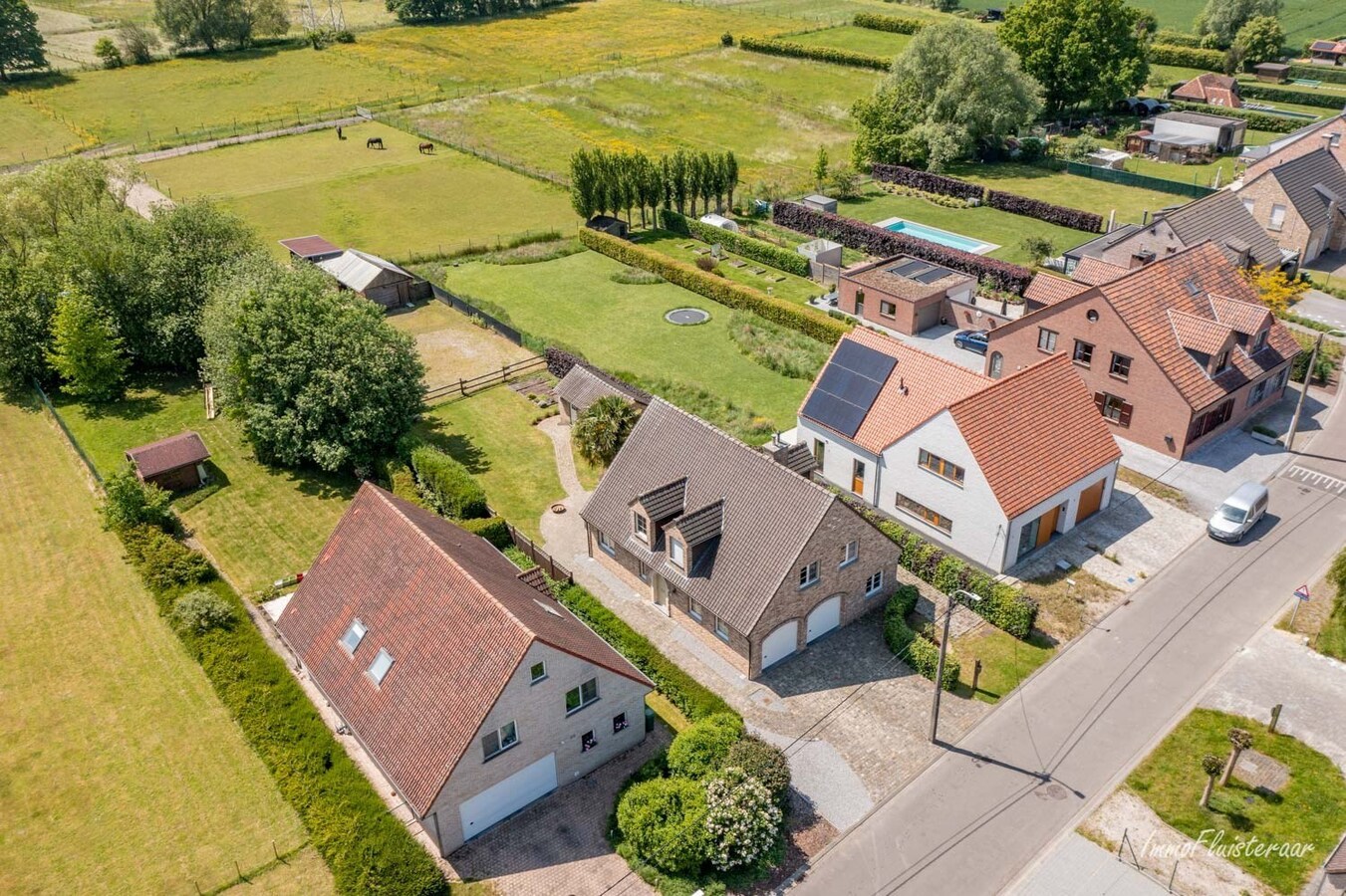 Aantrekkelijke villa met achterliggend weiland op ca. 66a te Zemst (Vlaams-Brabant) 