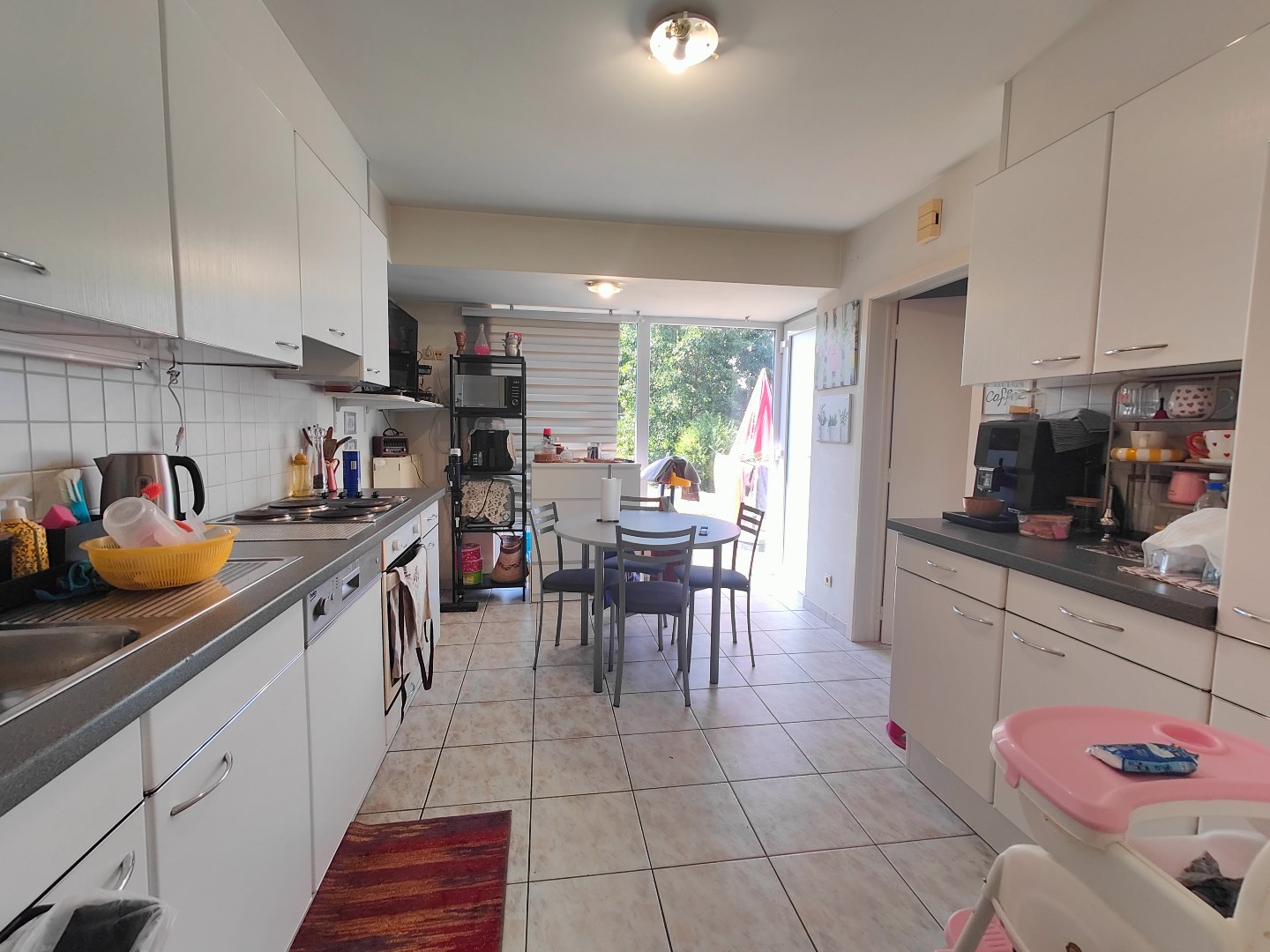 Ruime woning met achterliggende tuin en inpandige garage 