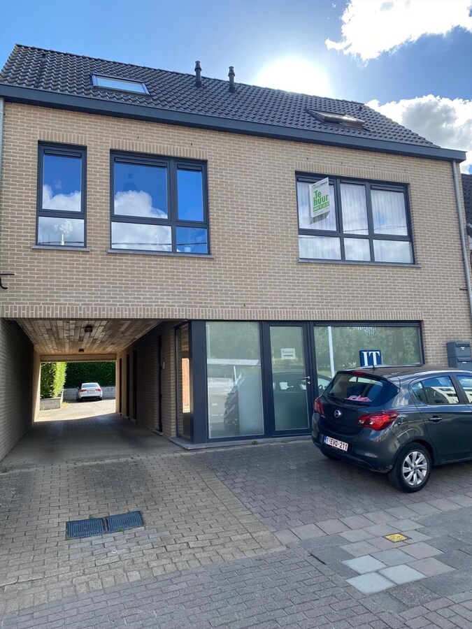 Duplexappartement met zonneterras en parking te Moorslede 