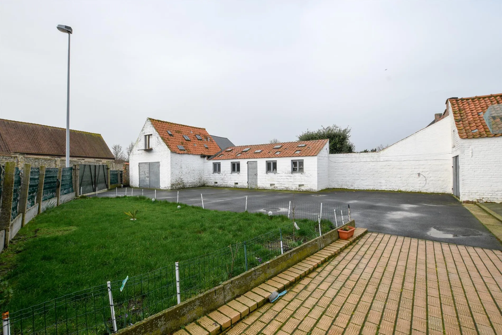 Karaktervolle woning in centrum Oudenburg op 545 m² met 2 garages