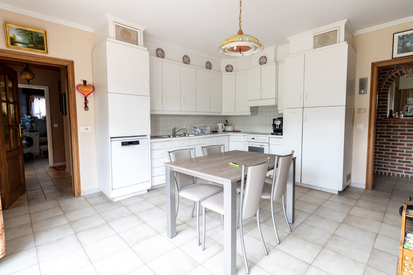 Ruime alleenstaande woning met dubbele garage te Koekelare 