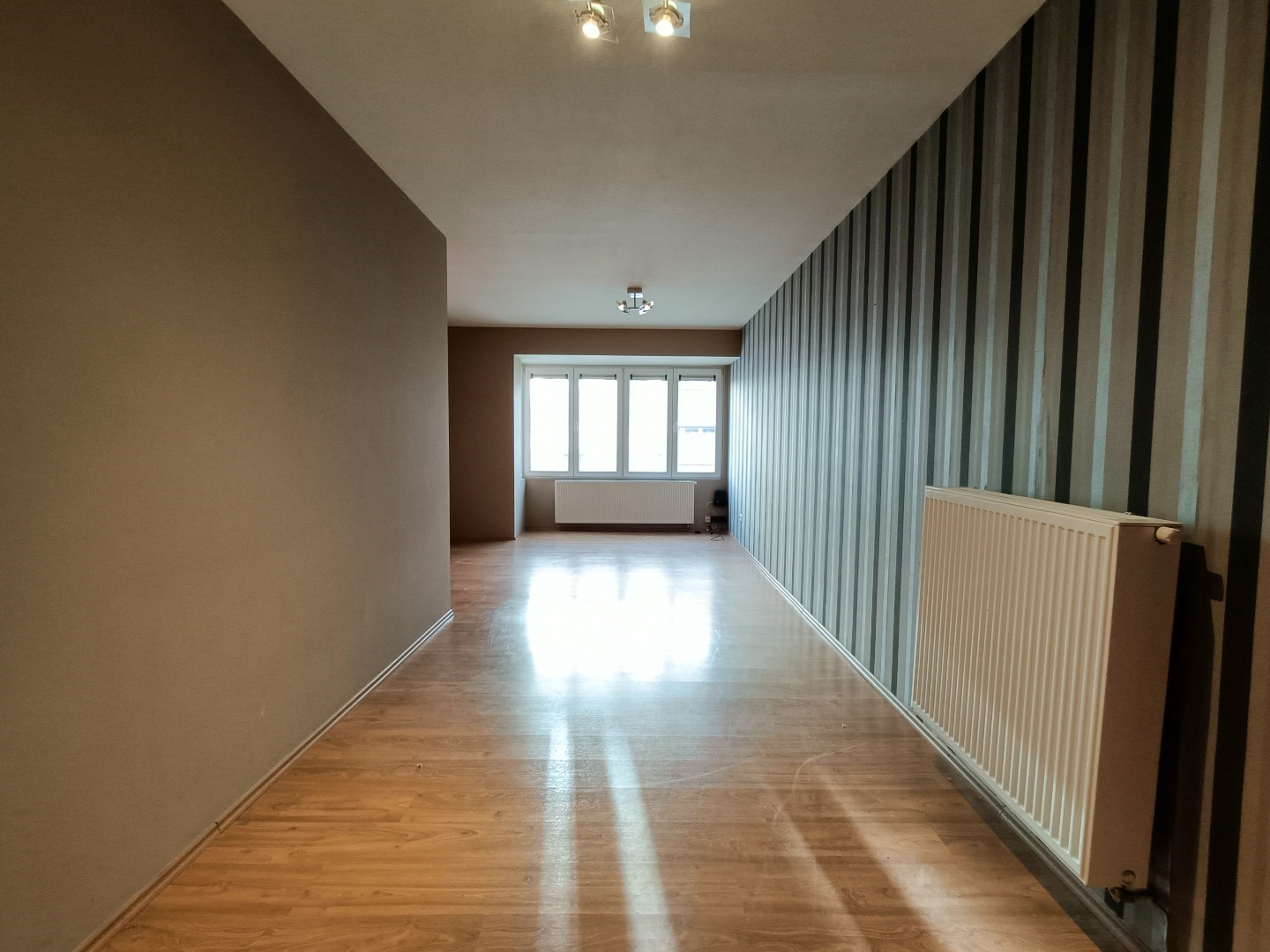 Appartement 1 - woonkamer vooraan