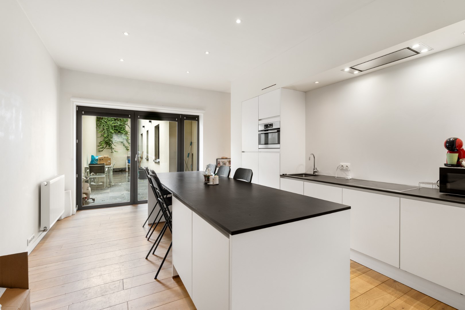 SCHITTEREND GLVL APPARTEMENT MET ZONNIG TERRAS VLAKBIJ CENTRUM 