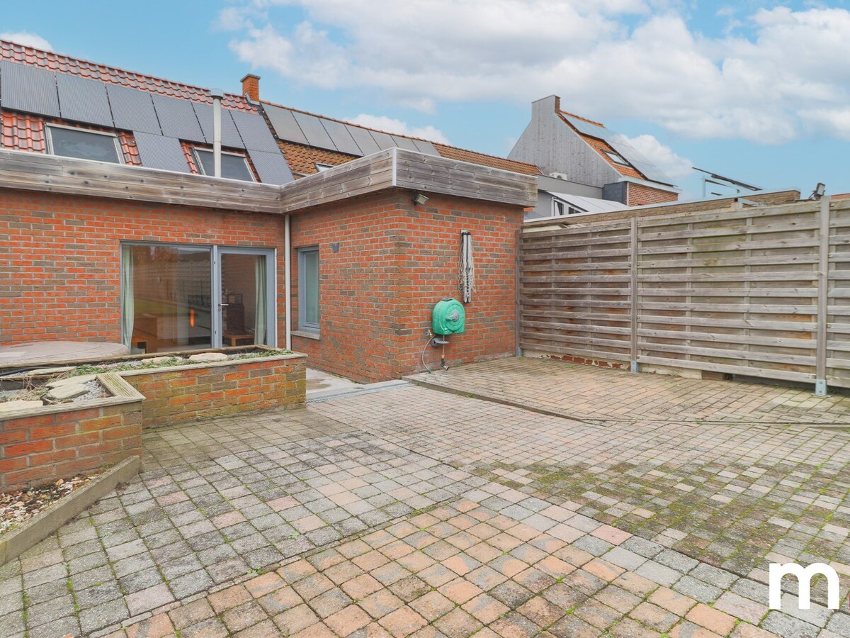 Instapklare woning te Bissegem met zonnige grote tuin! 