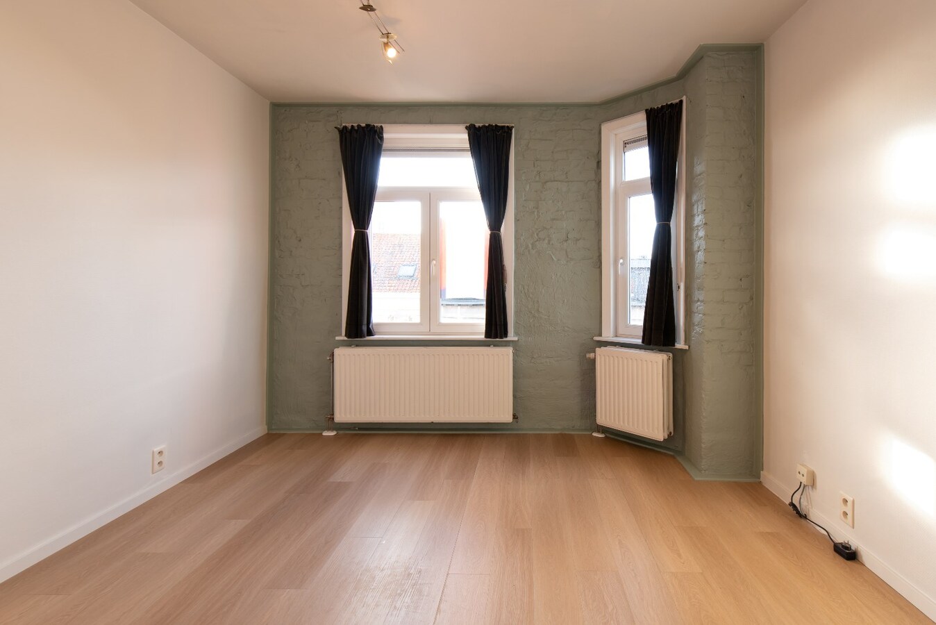 Gerenoveerd 2- slaapkamer appartement vlakbij de markt 