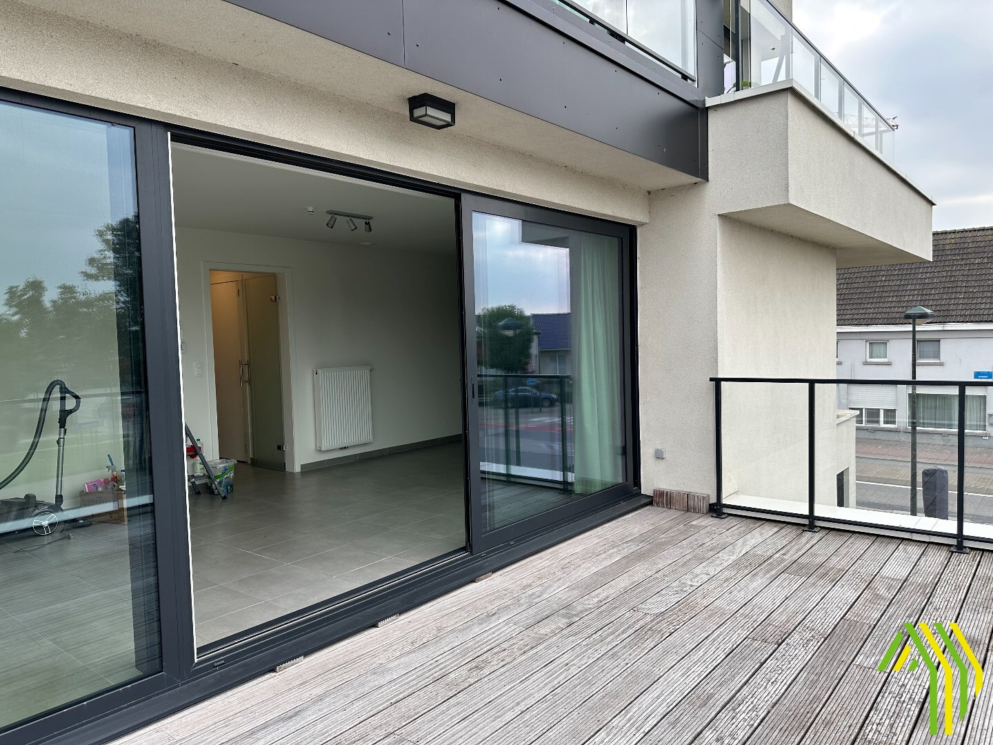Appartement met twee terrassen en autostaanplaats te Wielsbeke 